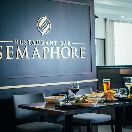 Отель Doubletree By Hilton Montreal Airport Дорваль Экстерьер фото